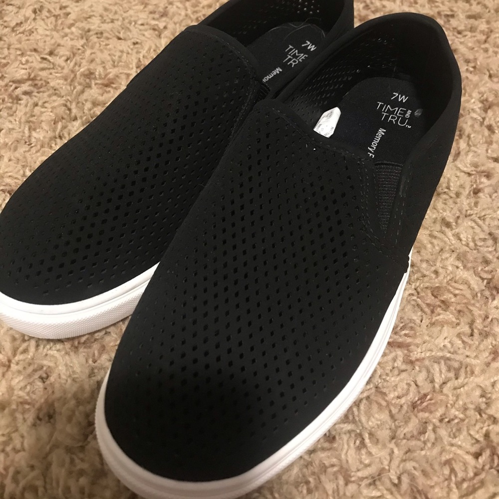 Time & Tru Memory Foam Shoes